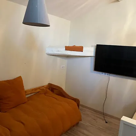 Pensión Maison Bonheur -parking- Piscine -espace De Jeux- Avec 6 Avec Sdb Bourg-en-Bresse